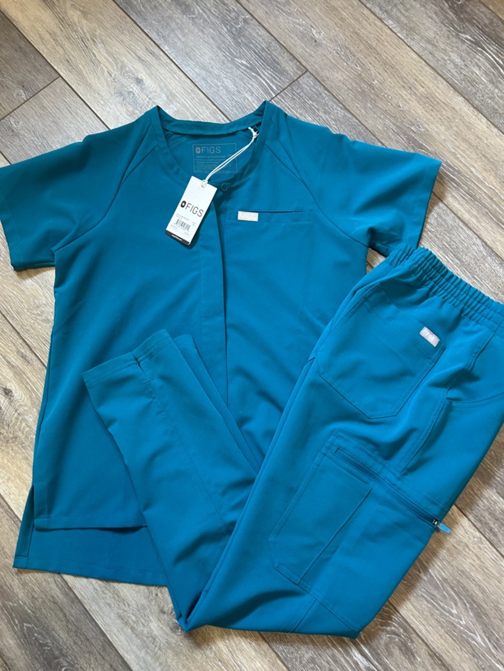 Figs Set Teal Medical Scrub Top and Pants. NWT